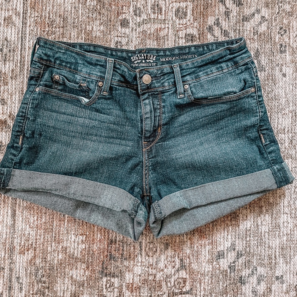 Levi’s signature modern shorts